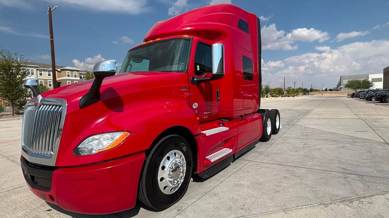 2022 International LT625 73" Raised Roof Sleeper, exterior photo 2