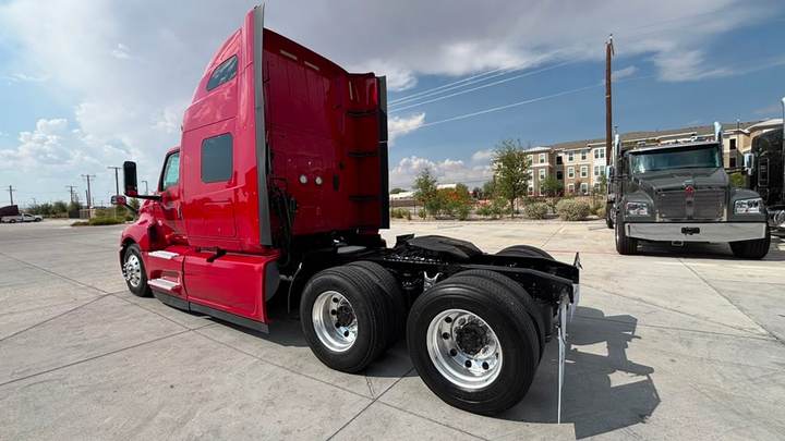 2022 International LT625 73" Raised Roof Sleeper, exterior photo 5