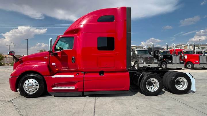 2022 International LT625 73" Raised Roof Sleeper, exterior photo 6