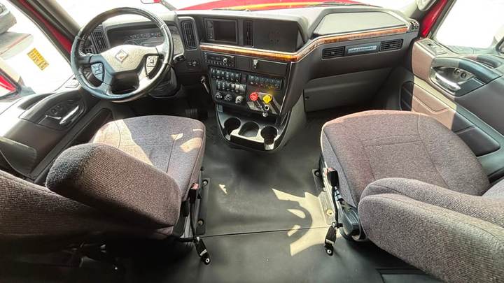 2022 International LT625 73" Raised Roof Sleeper, interior photo 8