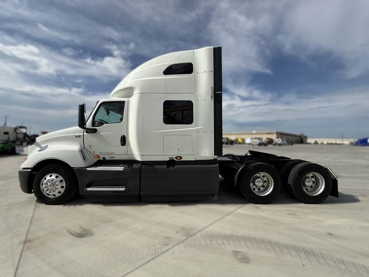 2022 International LT625 73" Raised Roof Sleeper, exterior photo 3