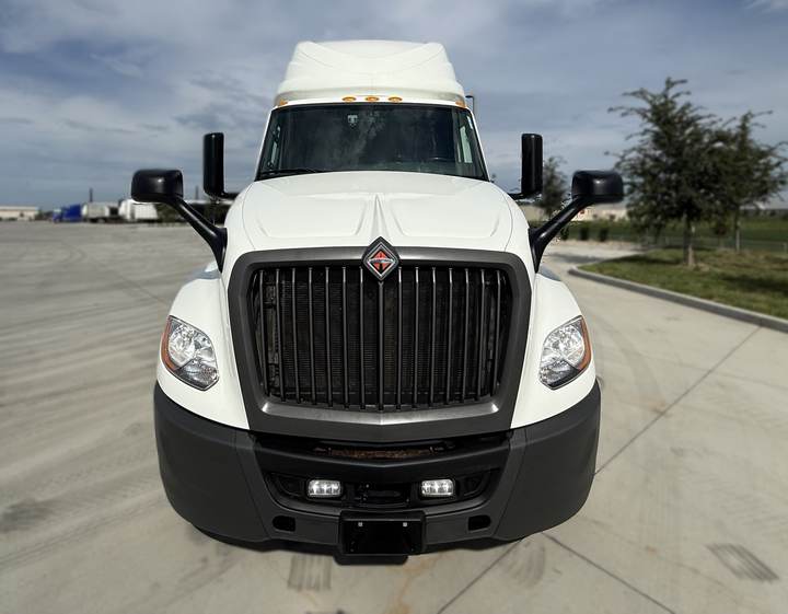 2022 International LT625 73" Raised Roof Sleeper, exterior photo 5
