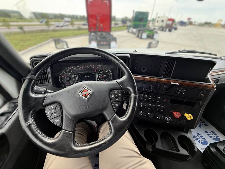 2022 International LT625 73" Raised Roof Sleeper, interior photo 6