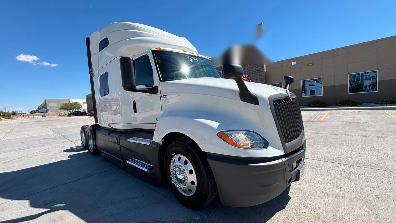 2022 International LT625 73" Raised Roof Sleeper, exterior photo 1