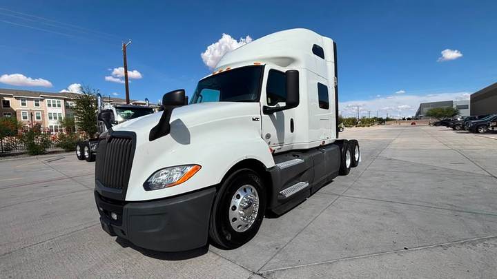 2022 International LT625 73" Raised Roof Sleeper, exterior photo 2