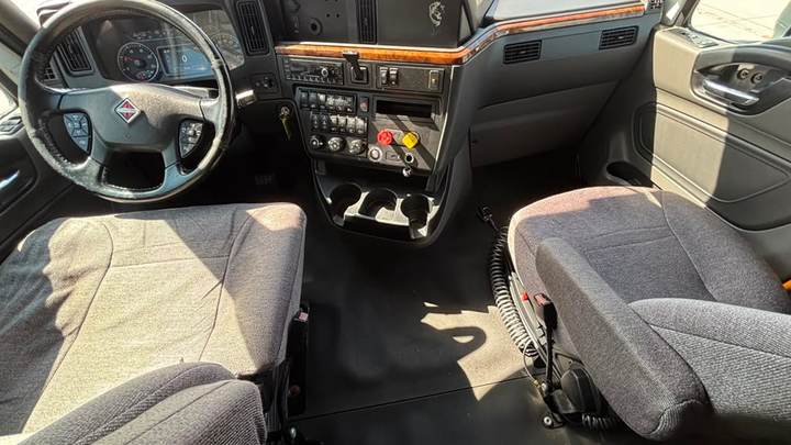 2022 International LT625 73" Raised Roof Sleeper, interior photo 3