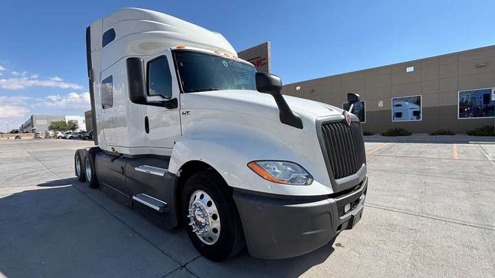 2022 International LT625 73" Raised Roof Sleeper, exterior photo 1