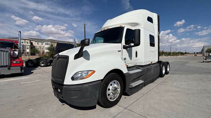 2022 International LT625 73" Raised Roof Sleeper, exterior photo 4