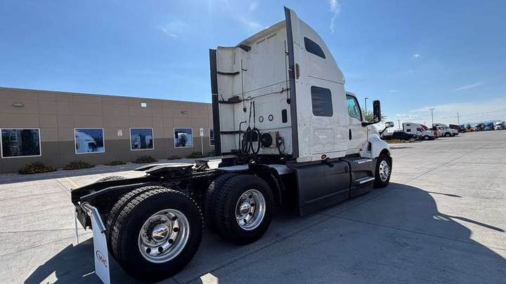 2022 International LT625 73" Raised Roof Sleeper, exterior photo 5