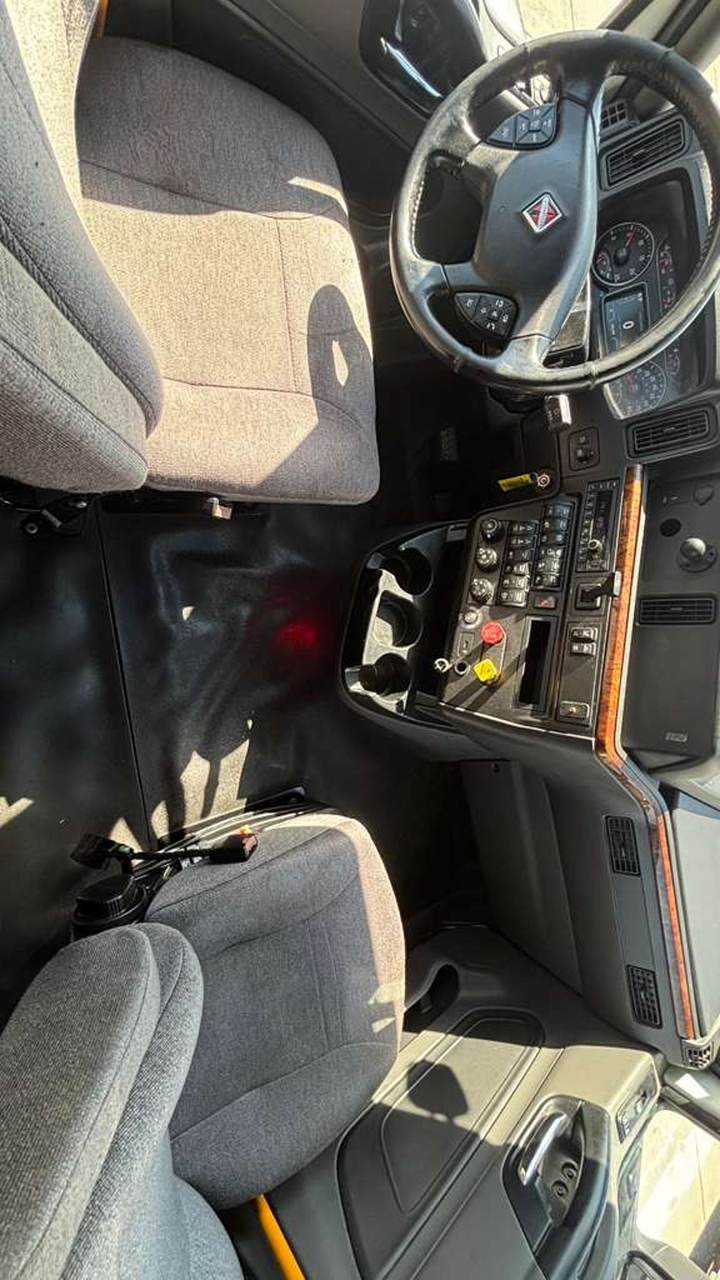 2022 International LT625 73" Raised Roof Sleeper, interior photo 6
