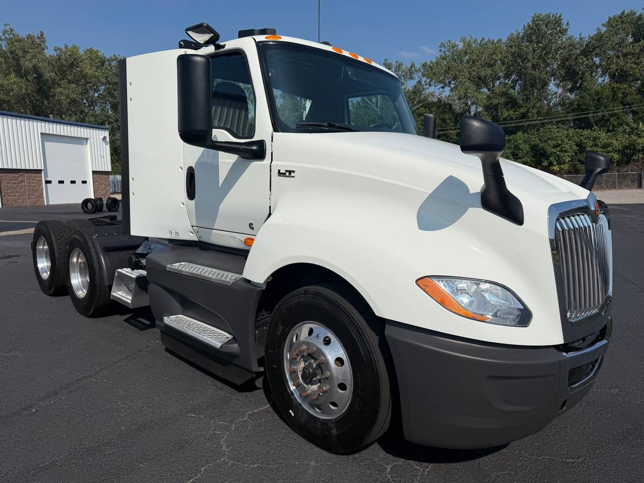 2022 International LT625 Day Cab, exterior photo 1