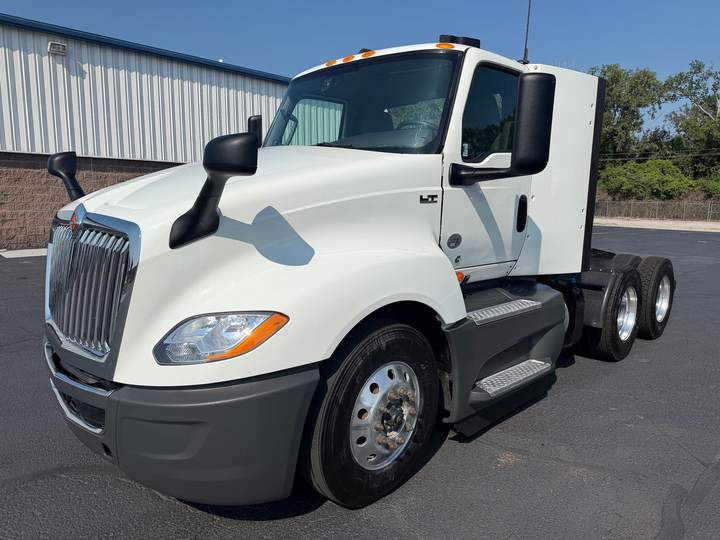 2022 International LT625 Day Cab, exterior photo 2