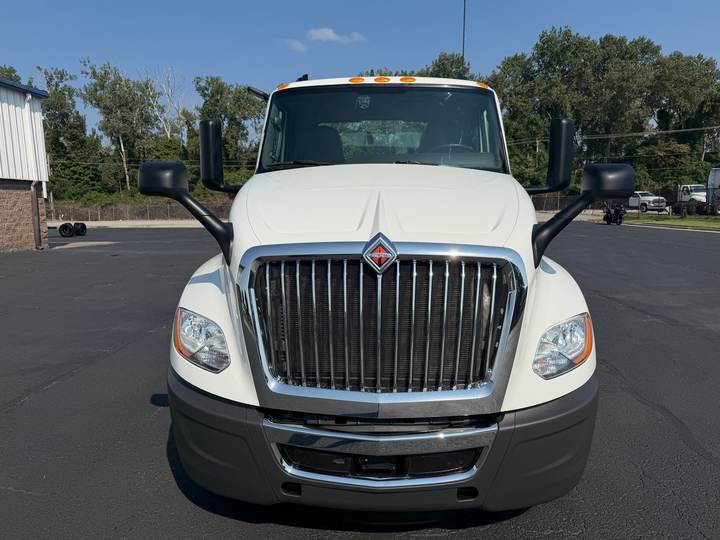 2022 International LT625 Day Cab, exterior photo 3