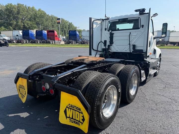 2022 International LT625 Day Cab, exterior photo 7