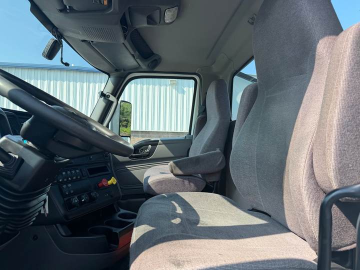 2022 International LT625 Day Cab, interior photo 8