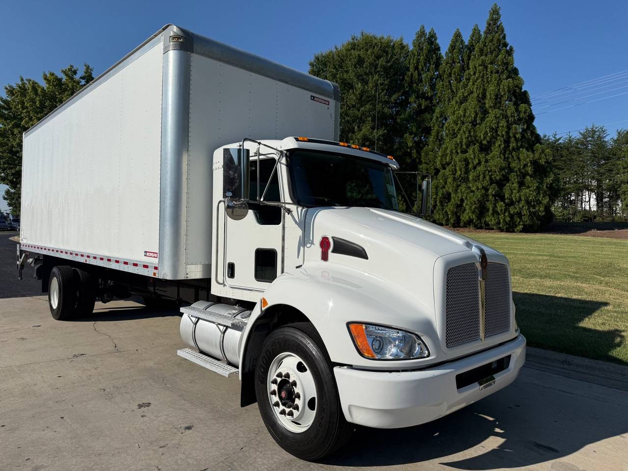 2022 Kenworth T270 Box Truck, exterior photo 1