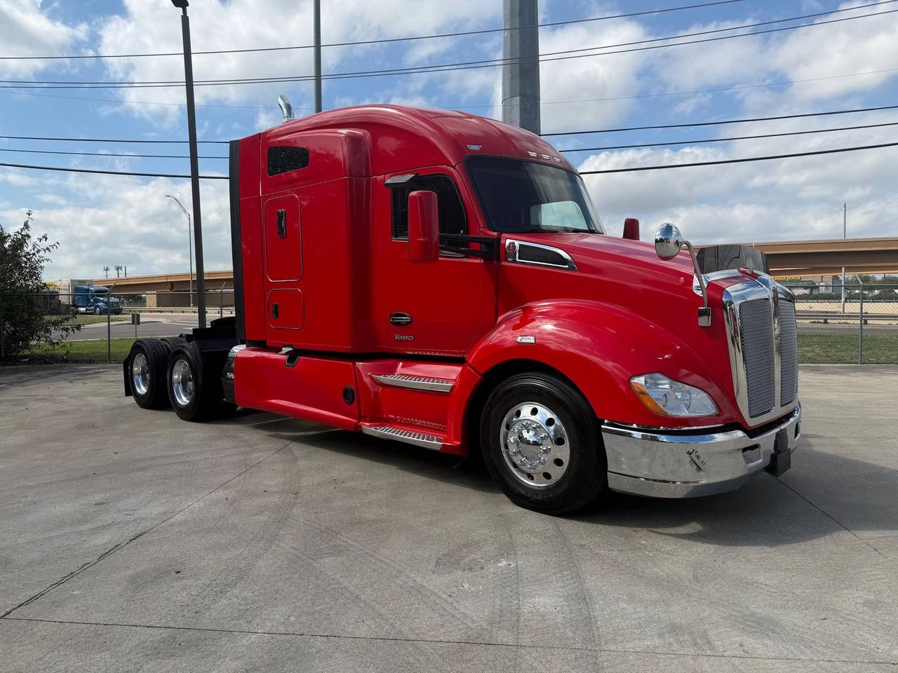 2022 Kenworth T680 76" Mid Roof Sleeper, exterior photo 1