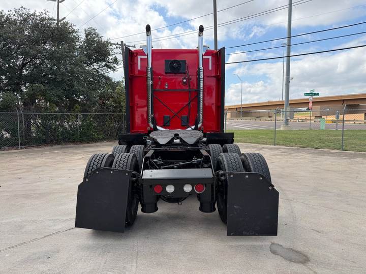 2022 Kenworth T680 76" Mid Roof Sleeper, exterior photo 3