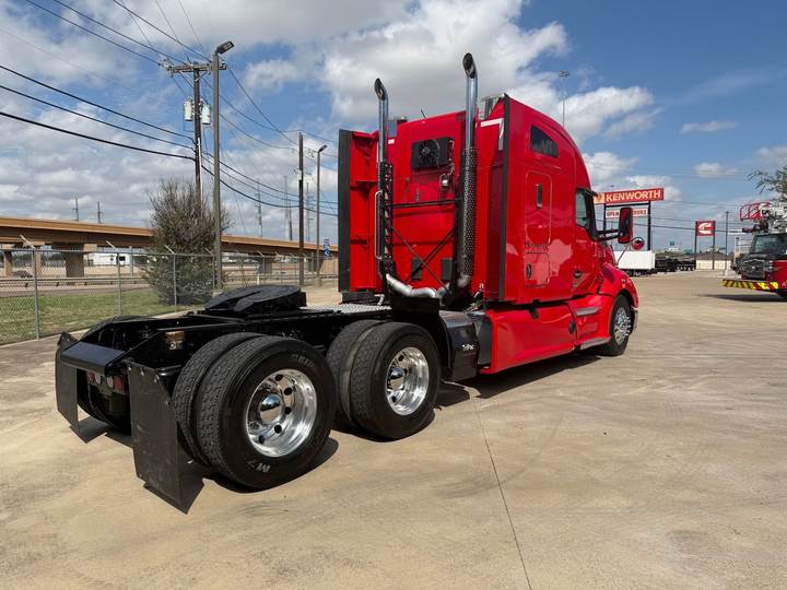 2022 Kenworth T680 76" Mid Roof Sleeper, exterior photo 6
