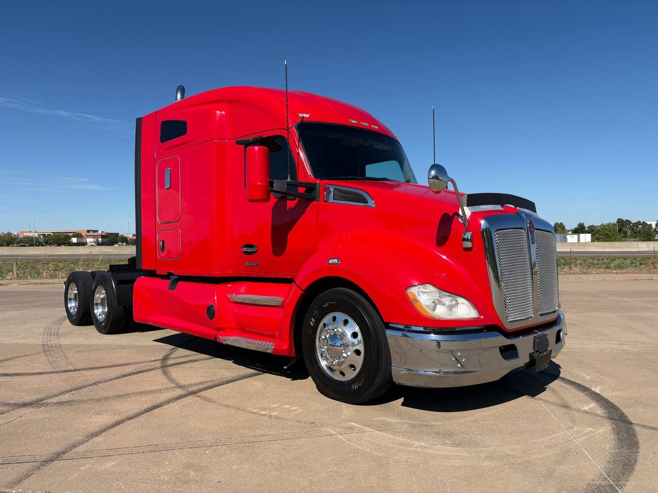 2022 Kenworth T680 76" Mid Roof Sleeper, exterior photo 1