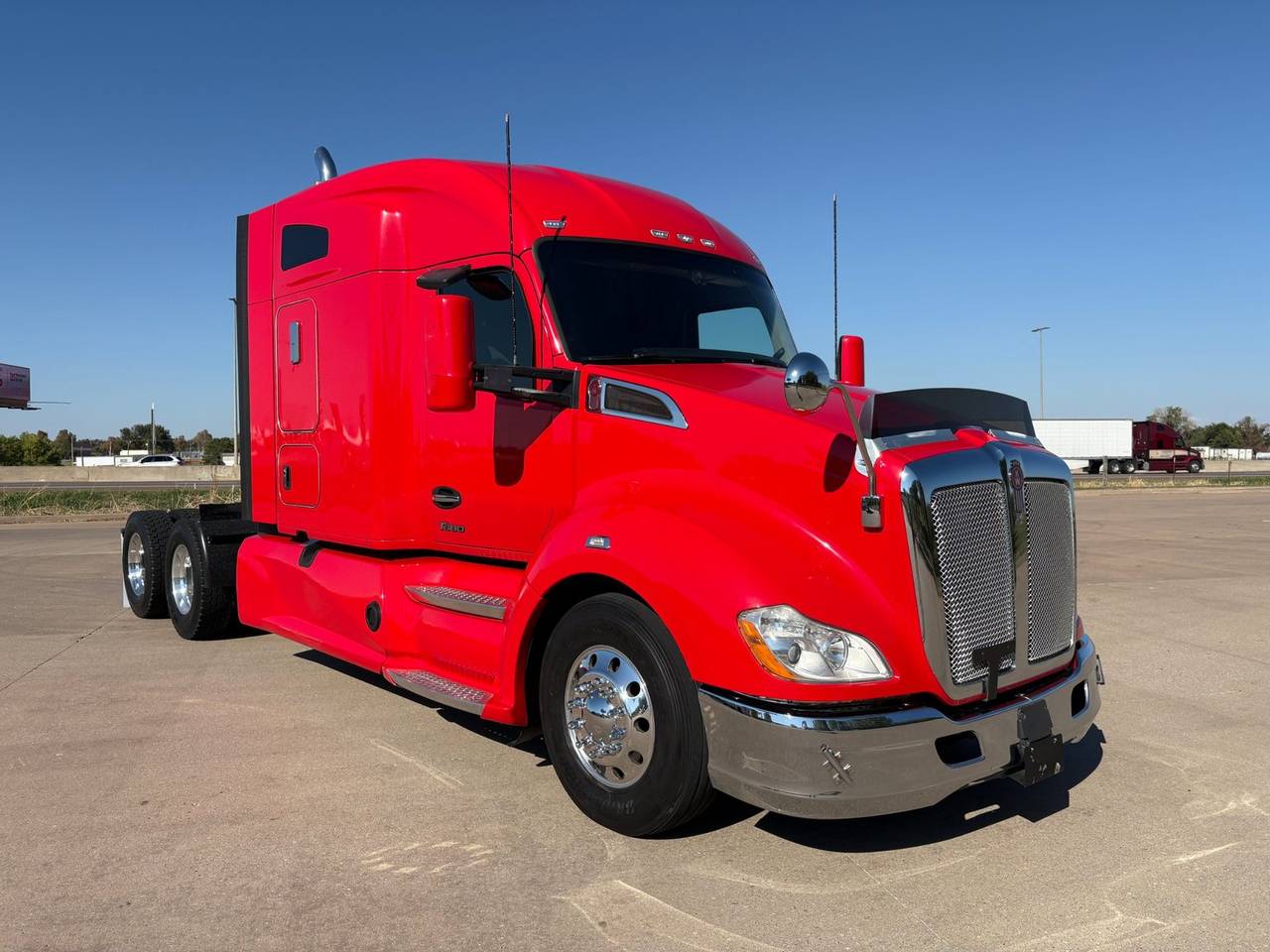 2022 Kenworth T680 76" Mid Roof Sleeper, exterior photo 1