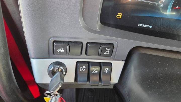 2022 Kenworth T680 76" Mid Roof Sleeper, interior photo 5