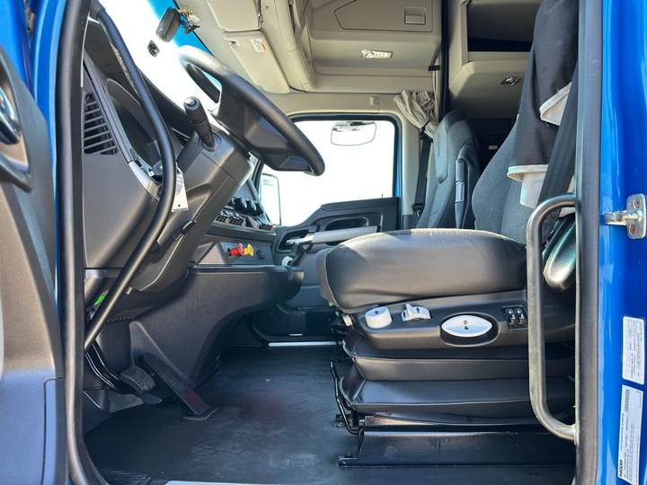 2022 Kenworth T680 76" Raised Roof Sleeper, interior photo 6