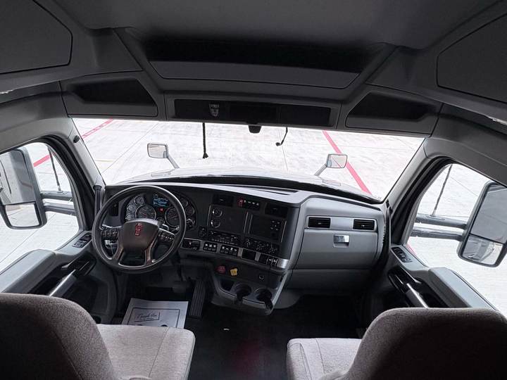 2022 Kenworth T680 76" Raised Roof Sleeper, interior photo 4