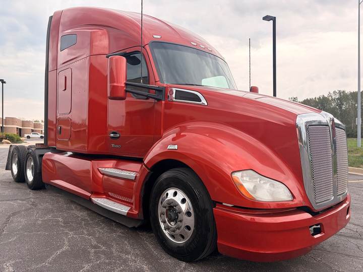 2022 Kenworth T680 76" Raised Roof Sleeper, exterior photo 1