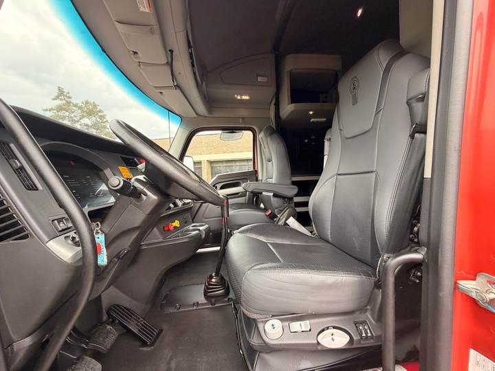 2022 Kenworth T680 76" Raised Roof Sleeper, interior photo 7