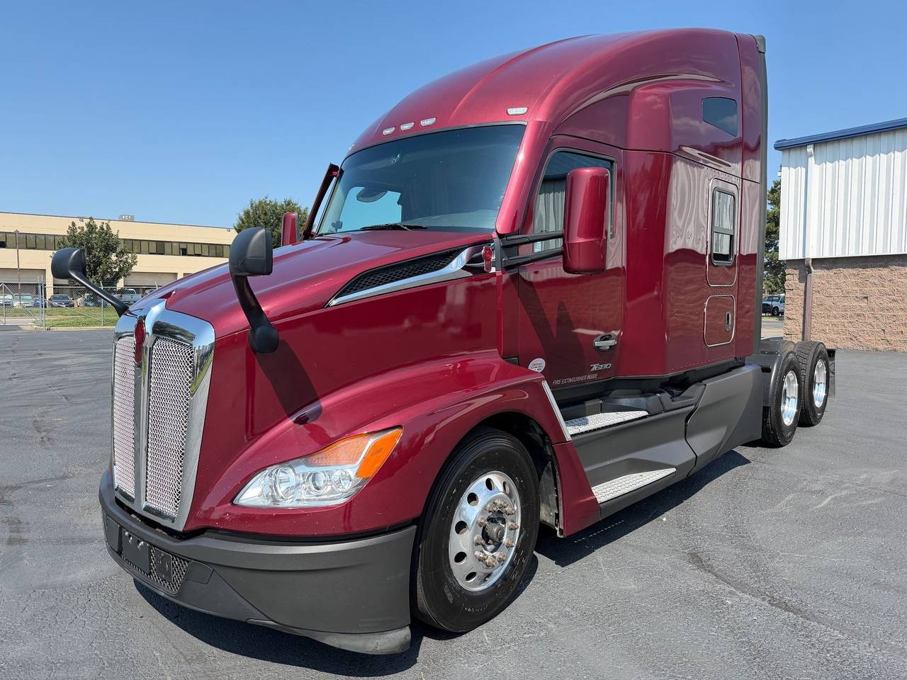 2022 Kenworth T680 76" Raised Roof Sleeper, exterior photo 1