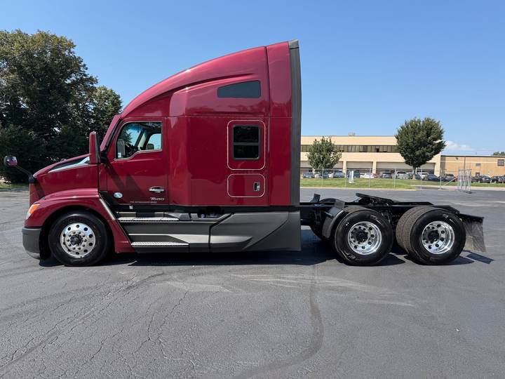 2022 Kenworth T680 76" Raised Roof Sleeper, exterior photo 2