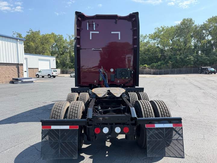 2022 Kenworth T680 76" Raised Roof Sleeper, exterior photo 4