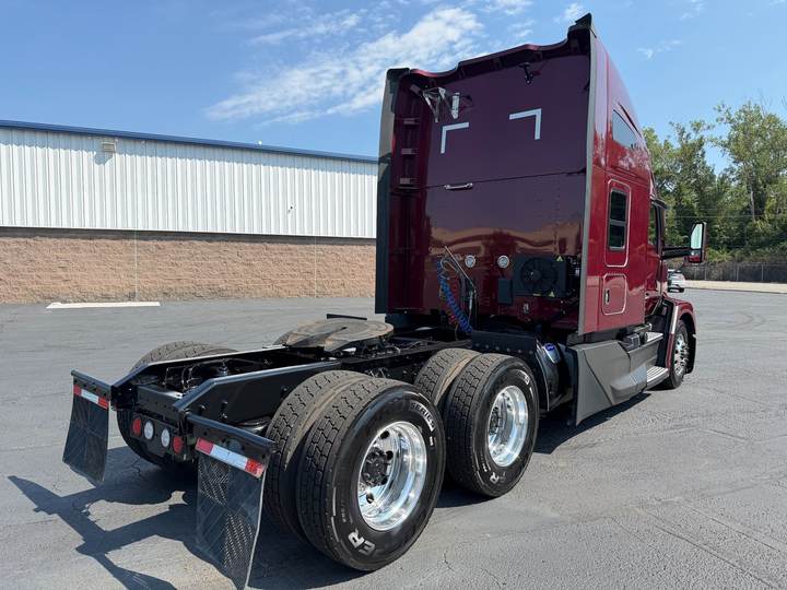 2022 Kenworth T680 76" Raised Roof Sleeper, exterior photo 5
