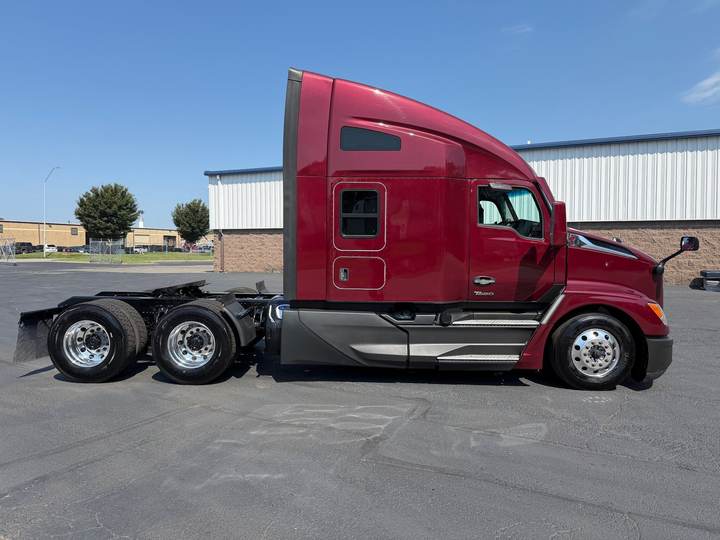 2022 Kenworth T680 76" Raised Roof Sleeper, exterior photo 6