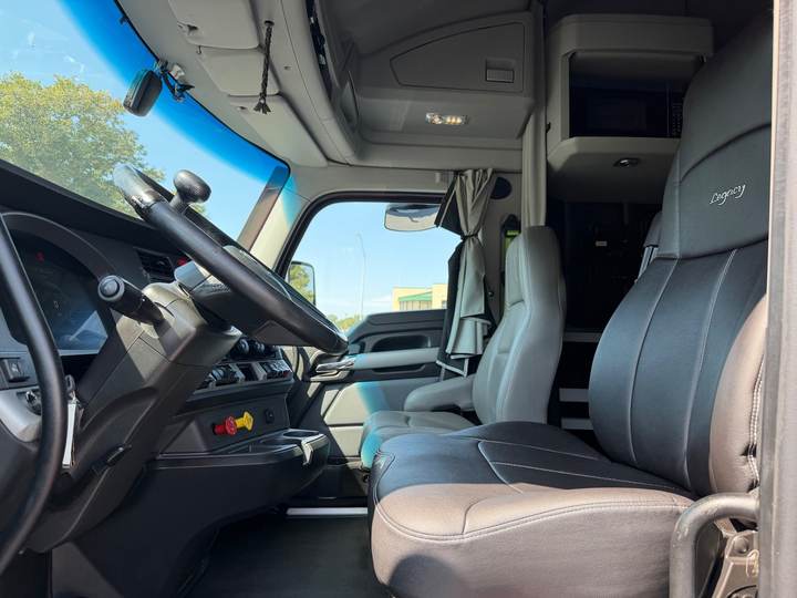 2022 Kenworth T680 76" Raised Roof Sleeper, interior photo 7
