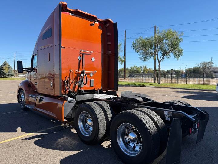 2022 Kenworth T680 76" Raised Roof Sleeper, exterior photo 6