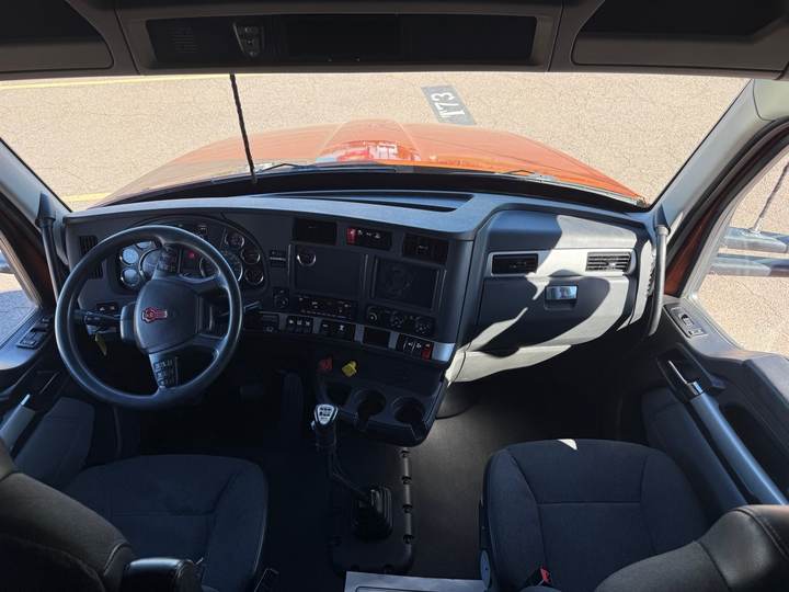 2022 Kenworth T680 76" Raised Roof Sleeper, interior photo 7