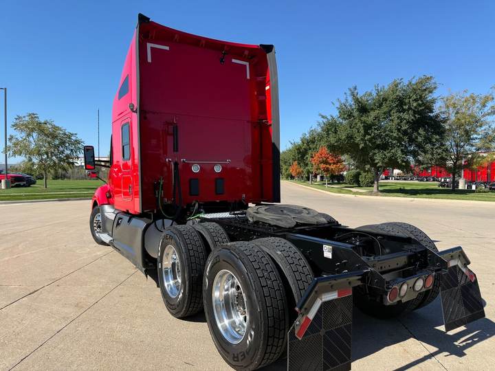 2022 Kenworth T680 76" Raised Roof Sleeper, exterior photo 6