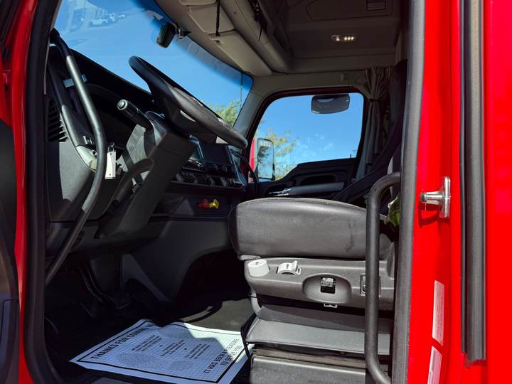 2022 Kenworth T680 76" Raised Roof Sleeper, interior photo 7