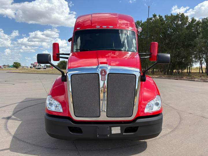 2022 Kenworth T680 76" Raised Roof Sleeper, exterior photo 6