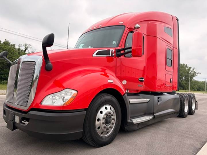 2022 Kenworth T680 76" Raised Roof Sleeper, exterior photo 1