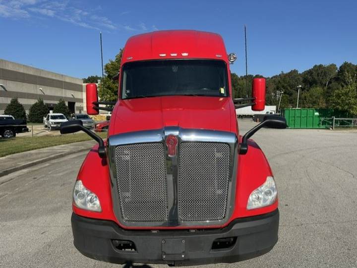 2022 Kenworth T680 76" Raised Roof Sleeper, exterior photo 3