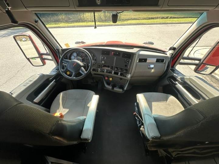 2022 Kenworth T680 76" Raised Roof Sleeper, interior photo 6