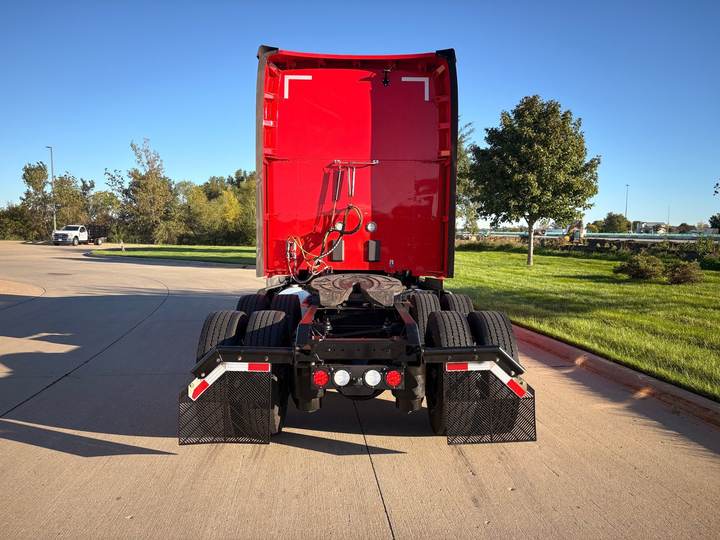 2022 Kenworth T680 76" Raised Roof Sleeper, exterior photo 6