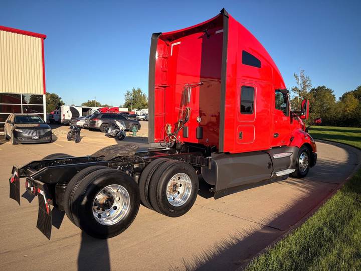 2022 Kenworth T680 76" Raised Roof Sleeper, exterior photo 7