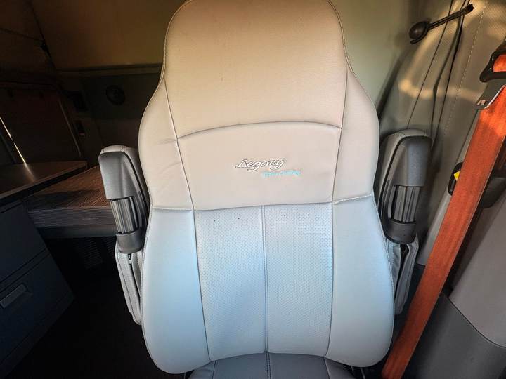 2022 Kenworth T680 76" Raised Roof Sleeper, interior photo 8