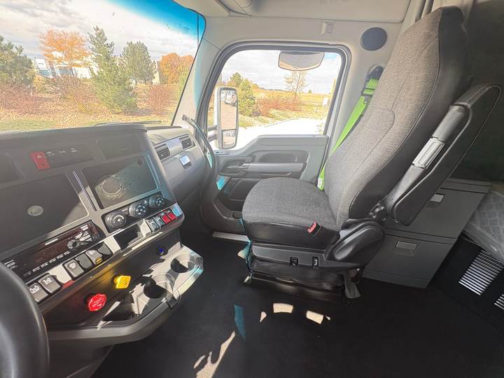 2022 Kenworth T680 76" Raised Roof Sleeper, interior photo 7