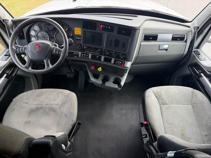 2022 Kenworth T680 76" Raised Roof Sleeper, interior photo 7