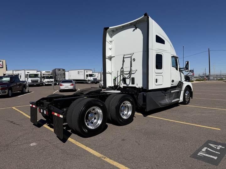 2022 Kenworth T680 76" Raised Roof Sleeper, exterior photo 2